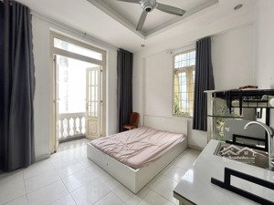 phòng studio ban công - full nội thất - khu sân bay - gần công viên hoàng văn thụ