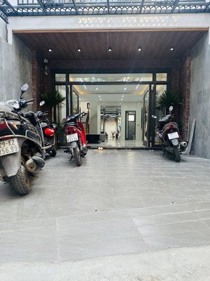 siêu phẩm bồ đề ngọc lâm cực hiếm - ô tô 7 chỗ 7 tầng - thang máy - mặt tiền khủng - nhỉnh 18 tỷ