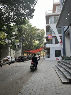 nhà đẹp ngay ngã tư khuất duy tiến, ô tô tránh, kinh doanh. 52m2, mt 5m. giá tốt