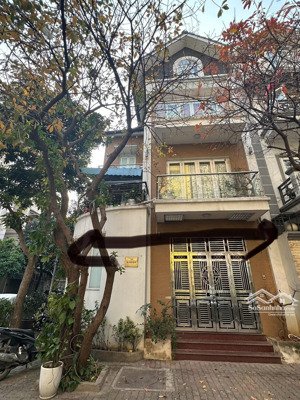 biệt thự nhà vườn trường chinh, đống đa - lô góc - thông sàn - vỉa hè thênh thang - view trường học