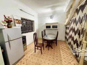 mặt phố hbt kinh doanh dt 85 m 2 tầng 4.5 mt 36.tỷ lh:0964519986