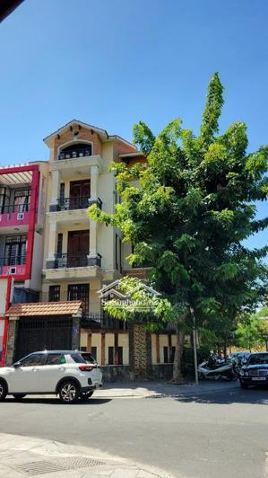 bán biệt thự góc 2mt khu đường hoa phượng hầm 4 tầng, dt 8 x 18m. giá chỉ 53 tỷ.