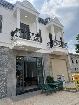 bán căn 1 trệt 1 lầu - ngay trung tâm uyên hưng - sổ riêng đầu tư tốt