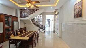 bán nhà 3 tầng mt đường ô tô trần thị tính 107,1 m2 (ngang 5,3m) giá 9 tỷ phường nha trang!