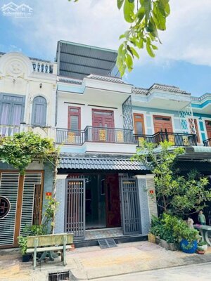 Nhà 1 trệt 1 lầu 1 sân thượng - tặng nội thất