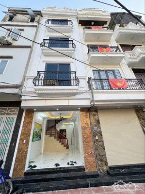 siêu phẩm ngô quyền hà đông nhà mới cứng 35mx 4 tầng, trước cửa có sân chơi rộng, thoáng vĩnh viễn