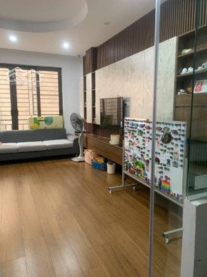 bán nhà mặt ngõ hồ tùng mậu 38m2, lô góc 4 tầng, sổ vuông, kinh doanh nhỏ, ở ngay, giá hợp lý.