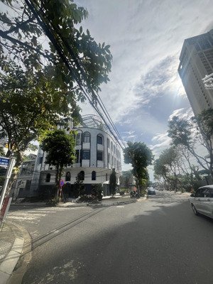 toà boutique góc 2 mặt tiền - cách biển 60m - dòng tiền 1,5 tỷ năm