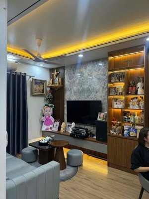 giá nào cũng bán !!! tôi cần bán nhanh căn 2 ngủ full đồ ,sđcc tại toà pcc1 complex chỉ việc về ở