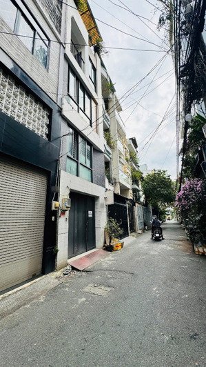 bán nhà hxh 5m núi thành p13 - kế bên bv mỹ đức, dt: 4x15.2m [vuông vức] 3 lầu. giá 12.9 tỷ tl