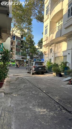 Bán nhà đường 10m, cách mặt tiền 1 căn, nhà mới 3/2 quận 11 (66m2, 5 tầng)