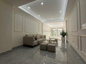 nhà mới ở ngay 45m², 6 tầng, thang máy nhập khẩu, vị trí ô tô tránh, gần times city