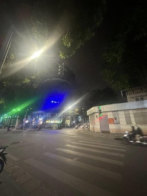 mặt tiền 4.5m 26.8 tỷ mặt phố lò đúc 3 tầng 1 sổ 1 chủ vị trí đẹp nhất phố