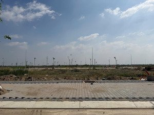 bán gấp lô 90m2, mặt tiền 30m, cách trường liên cấp lương hòa 700m, sổ hồng riêng