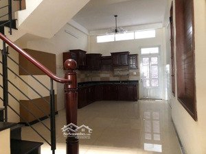 nhà mới mt đ. số 29 khu tên lửa 4x20m 3.5 tấm sẵn máy lạnh 20 triệu/tháng