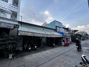 hẻm 8m chiến lược sát chợ bình trị đông - 70m2 cn - hẻm sạch sẽ, dân trí cao - tiện mua xây mới