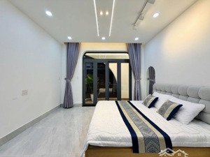 xe hơi ngủ trong nhà -mới đẹp ở ngay-tặng nội thất -67m2-4 tầng-4pn-quang trung p8 gv-chỉ 8tỷ tl