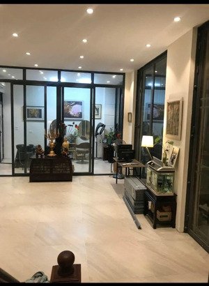 phố yên thế 57m
mặt tiền 10m siêu hiếm ô tô đỗ cửa trung tâm ba đình