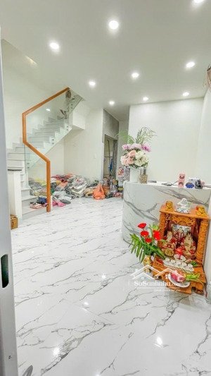 bán nhà ngay cổng trường đại học tài chính, tt q. 7, 5x10m, nhỉnh 7tỷ