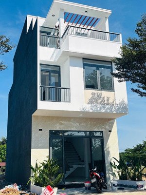 giảm mạnh 470 triệu còn 1tỷ85. chủ nhà bán gấp. 105m2 full nội thất. thới hoà, bến cát