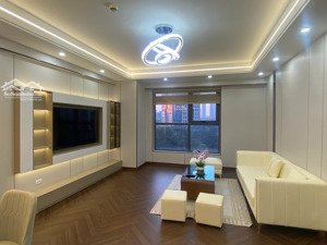 tôi cần bán căn vinata tower 112m2, 3pn cực rộng (cửa sổ view đẹp), 2wc, nội thất đầy đủ mới đẹp !!