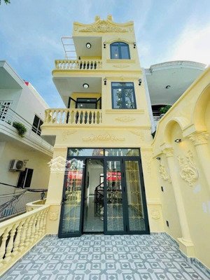 cho thuê nhà 2 góc mặt tiền đường quang trung