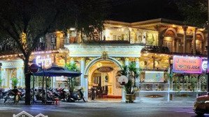 cho thuê biệt thự góc 2 mặt tiền võ văn tần - bà huyện thanh quan quận 3. dt:25x23m, giá :300 tr/th