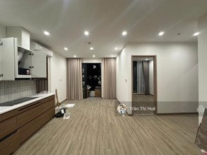 tôi thuê căn chung cư vinhomes smart city 2n+2vs loại 75m2 có đồ gỗ, rất gần nhà xe nổi tiện để oto