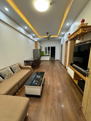 chủ nhà cần bán gấp căn hộ 2 ngủ full đồ ban công đông nam chung cư thanh hà