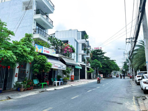 chỉ 45tr/m2 kẹt giảm bán gấp dãy trọ 243m2 đường xe hơi ngay chợ thủ đức sẵn thu nhập 20tr/th