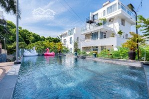 cho villa có 15 phòng căn hộ, hồ bơi, 600m2 đất, có sân vườn bbq