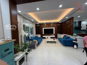 bán gấp căn biệt thự gần clubhouse trung tâm. giá chỉ 230tr/m2. rẻ hơn thị trường 80 giá