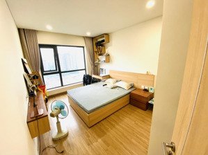 chính chủ bán gấp căn hộ 82m2, 2 ngủ 2wc tầng trung view nội khu. giá chỉ hơn 7 tỷ xem nhà 24/24