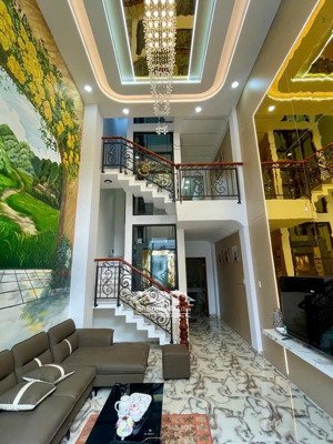 nhỉnh 7 tỷ có nhà đẹp lung linh 5 tầng , có thang máy - huong lộ 2 , gần bv bình tân