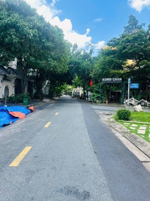 độc quyền bán gấp biệt thự hồ bơi đường số 31a- apak q2. dt 320m2 (16x20m) hđt 5000$ giá 58 tỷ