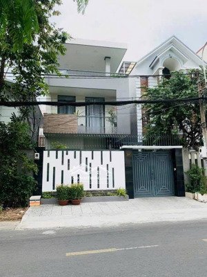 cho thuê biệt thự mt đường số 5, dt 8 x 20m, 3 tấm, giá 40 triệu/tháng