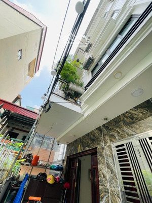 hiếm gần phố-nhà phân lô-cầu giấy-gần ngõ ô tô-6 tầng-full nội thất ở ngay-nhỉnh 9 tỷ