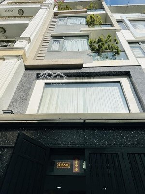 bán nhà 3 tháng 2 phường 10 quận 10 (4m x 18m) 5 tầng giá 10.5 tỷ.