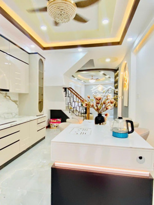 chính chủ cần bán gấp nhà riêng giá rẻ 4 tầng-55m2 chỉ 5pn,4wc quận 10 hồ chí minh-chỉ với 10tỷ 900