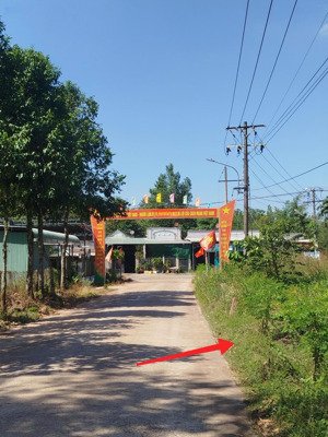 bán miếng thổ cư di chuyển ra kcn an linh (100hecta) 4p đi xe. xem sổ gọi 