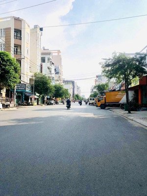 mặt tiền kinh doanh đẳng cấp đường phạm văn bạch - 2 tầng - dt 9mx17m - đoạn 20m có lề