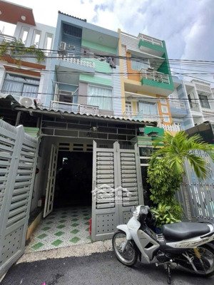 nhà hẻm to trung tâm gò vấp, sát công viên làng hoa, khu dân cư yên tĩnh, kết cấu 3 tầng, gồm 4pn