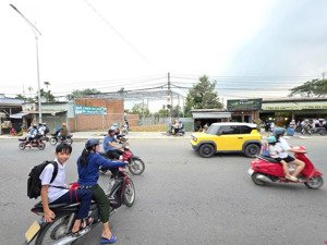 đất đối diên trường cấp 2 mặt tiền đường nguyễn thị tươi, phường tân bình, tp dĩ an.