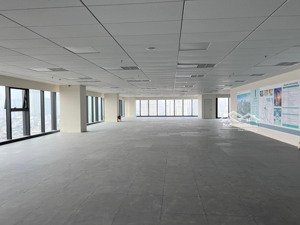 cho thuê mbkd trung tâm tiếng anh lô góc 3 mặt tiền mặt phố thành thái- cầu giấy 600m2/ 3 tầng