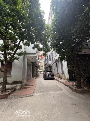 bán nhà ngay gần nguyễn trãi nhà lô 2 thoáng ô tô vào nhà đường 4-5m, 50m2, mặt tiền 4m.