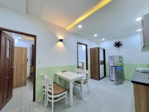 trống sẵn căn phòng 2pn nội thất đầy đủ ngay quận 10