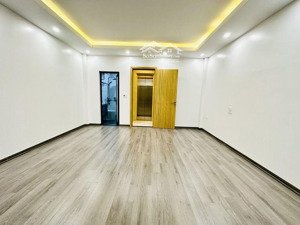 nhà đẹp ở ngay 5 tầng thang máy ô tô 30m . đẹp lung linh