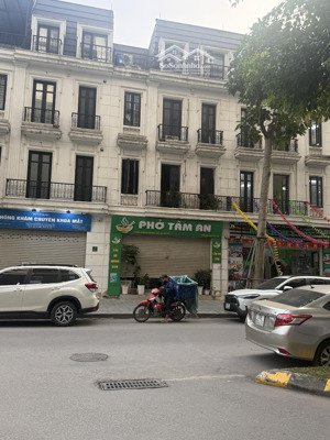 cho thuê nhà liền kề embassy (khu ngoại đoàn) vị trí đẹp, hai mặt đường phù hợp làm văn phòng