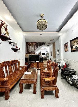kẹt tiền bán gấp nhà 3 tầng. hẻm ô tô vào nhà giáp gò vấp, tân bình. giá còn tl