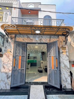 bán nhà hẻm xe hơi đường số 8 _ p.bhh _ gần aeon tân phú _ nhà đẹp ở ngay đón tết